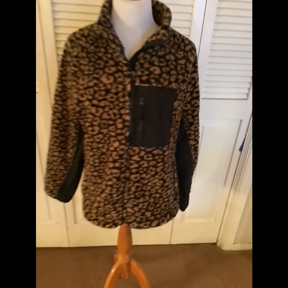 NWT Womens leopard Sherpa zip up jacket